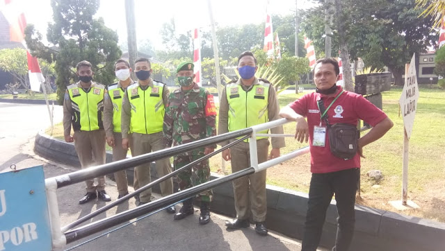 KodimKaranganyar - Babinsa Koptu Pujiyono Melaksanakan Pengamanan Pra Konggres Askab PSSI Kab Karanganyar