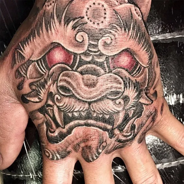 Tatuaje de leon Fu tradicional chino