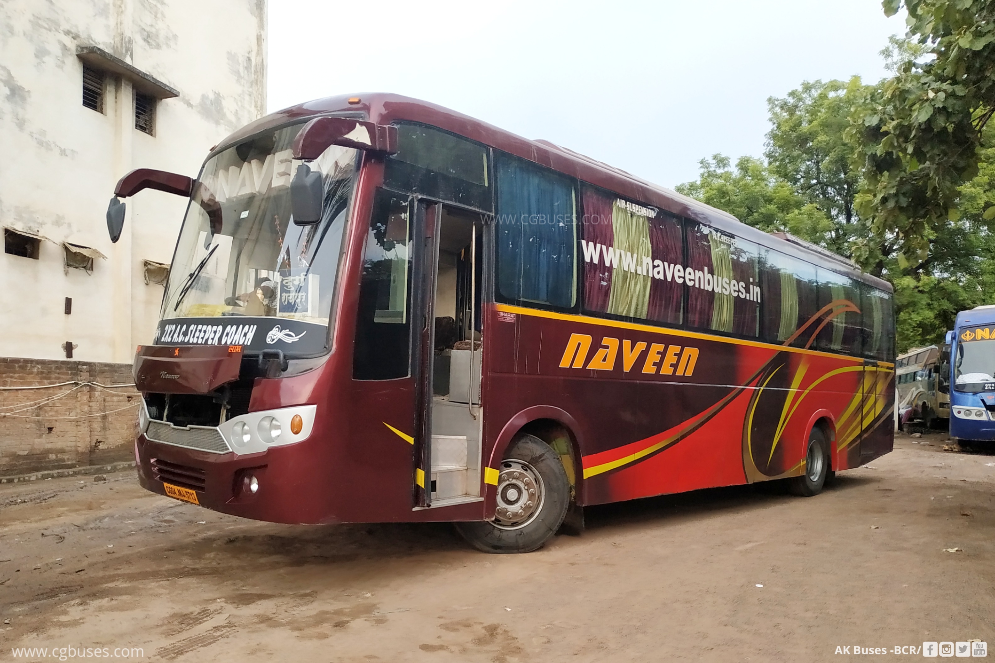 Naveen Travels Durg Raipur To Wadrafnagar Bus