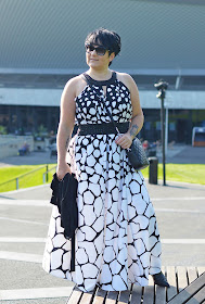 blogerka inspiruje,  sukienka maxi, czerń i biel