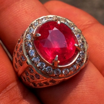 Cincin Merah Delima