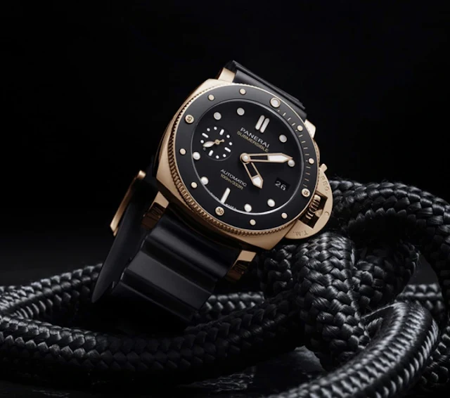 Panerai Submersible 42 mm in Goldtech PAM974