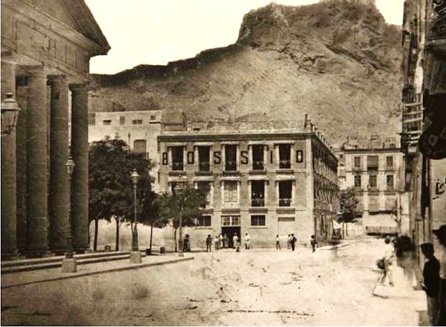 Fonda Bossio y teatro Principal en una fotografía de 1852 (Archivo Municipal de Alicante)