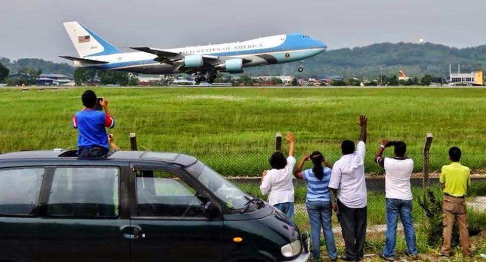 gambar sekitar kedatangan barack obama, barack obama, kedatangan barack obama ke malaysia, gambar barack obama, gambar presiden usa ke malaysia, barack obama datang malaysia, barack obama, malaysia barack obama visit