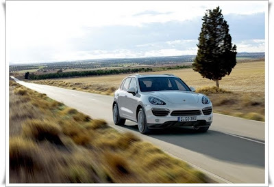 2011 Porsche Cayenne Front View