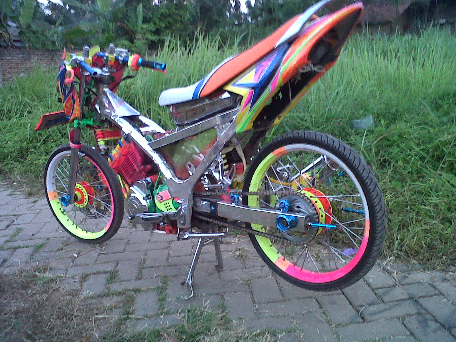 Modifikasi Airbrush Satria Fu Full Chrome Racing Look Agustus 2015