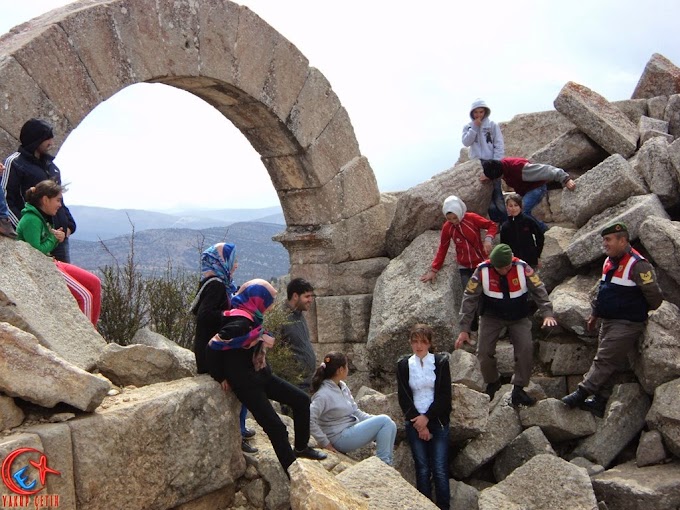 Bozkır Jandarması Turizm Haftası Nedeniyle Öğrencilere Tarihi Kaleyi Tanıttı