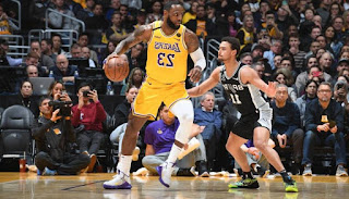 LeBron James' 3-Point Barrage Leads Lakers to Easy Win vs. Spurs