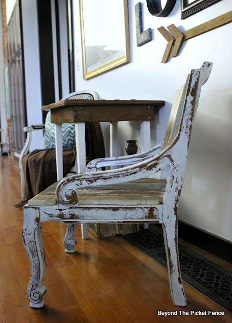 old chair, upcylced, salvaged wood, farmhouse chic, barnwood, chippy paint, https://goo.gl/FtTkry