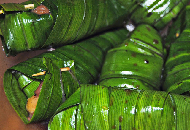 http://pinoyetchetera.blogspot.com/2014/12/todays-harvest-pandan-chicken-pinoy.html