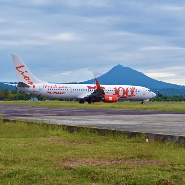 Boeing B737-900ER Lion Air 100th Livery