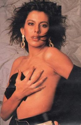 pooja bedi topless