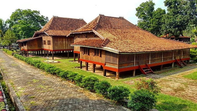 Rumah Adat Provinsi Sumatra Selatan “Limas”