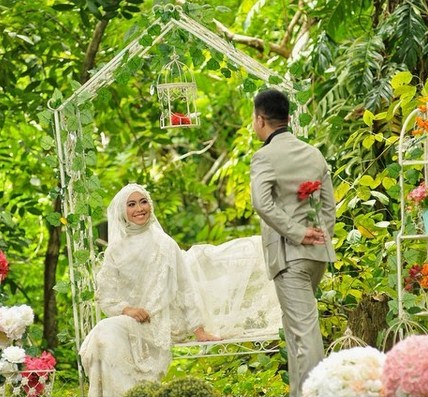  Gaun  Pernikahan  Muslimah Terindah Ala Oki  Setiana Dewi