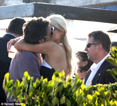 Paris Hilton caught kissing Hangover director Todd Phillips