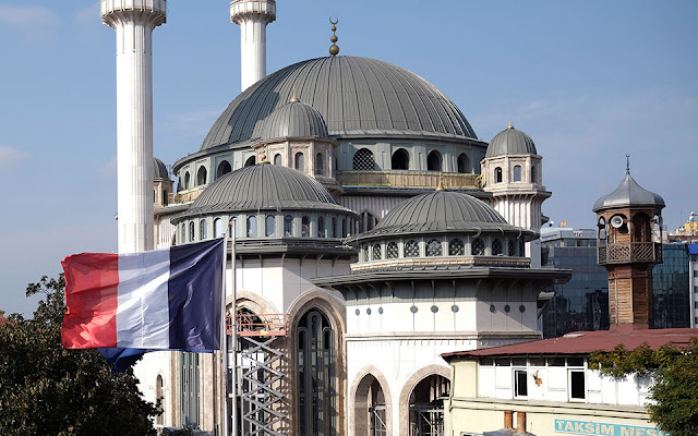 Προς μετωπική οδηγούνται Άγκυρα και Παρίσι