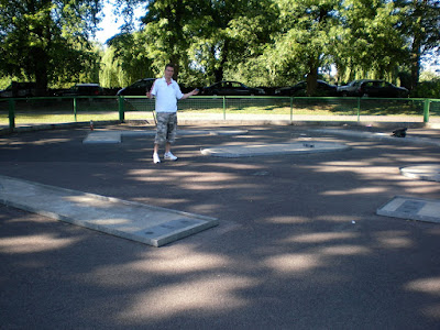 Minigolf in Windsor, May 2009