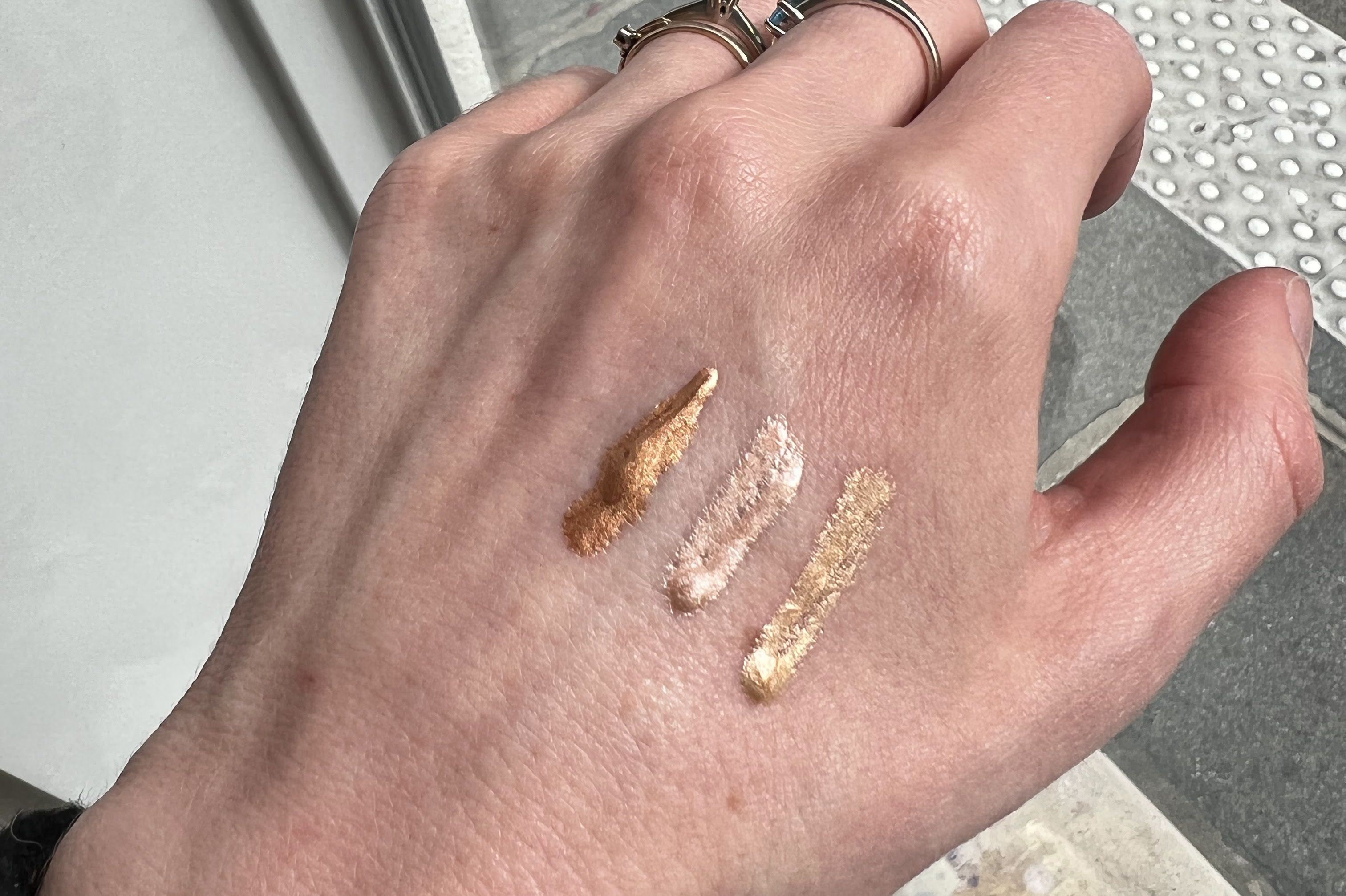 Pai The Impossible Glow rose gold champagne bronze swatch