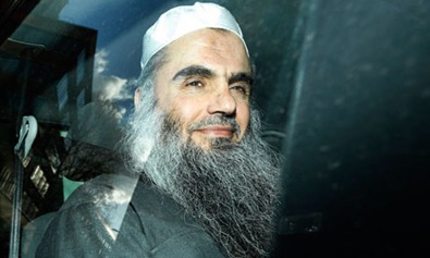 Abu-Qatada-is-driven-away-008