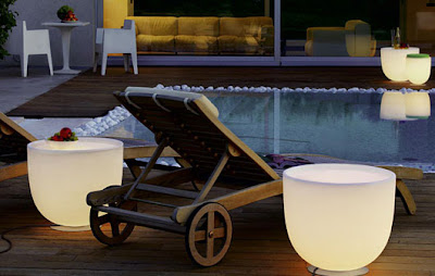 Moderni patio progetti di mobili con luci illuminate