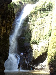 http://roniardy.blogspot.com/2015/03/4-air-terjun-khas-lombok-utara.html