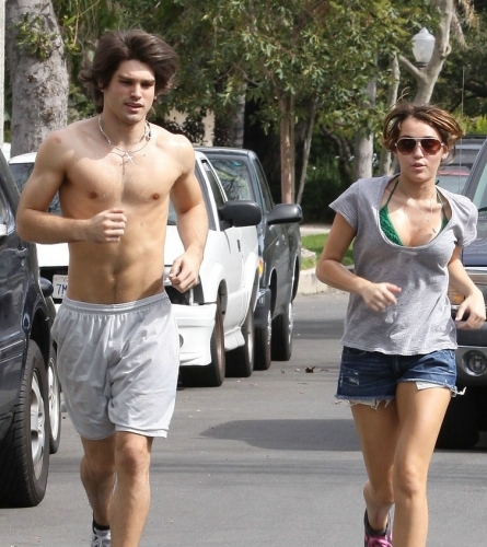 Miley Cyrus, Justin Gaston