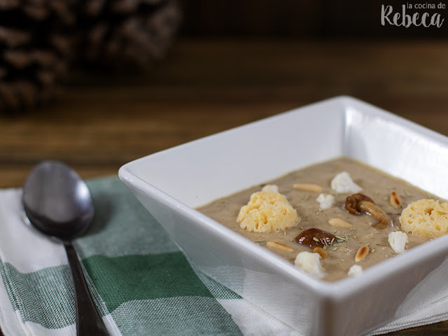 Crema de coliflor y setas asadas