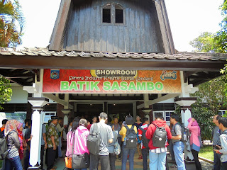 Showroom Batik Sasambo di SMKN 5 Mataram