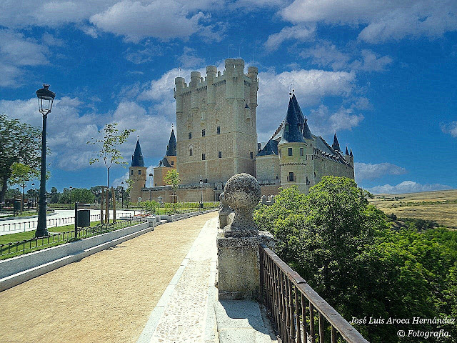 Alcázar de Segovia. Plaza Reina Victoria Eugenia.