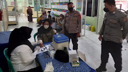 Personil Polsek Jatibarang Himbau Para Peserta Vaksin Terapkan Prokes