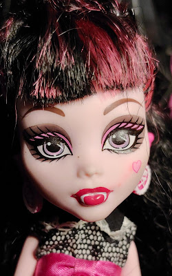 Monster High Draculaura Doll w Pet Count Fabulous Reboot G3 Mattel NEW 2022