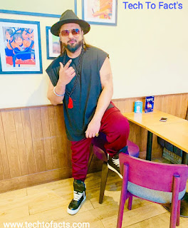 What is the monthly income of Honey Singh?What is the Biography of YO Yo Honey Singh?