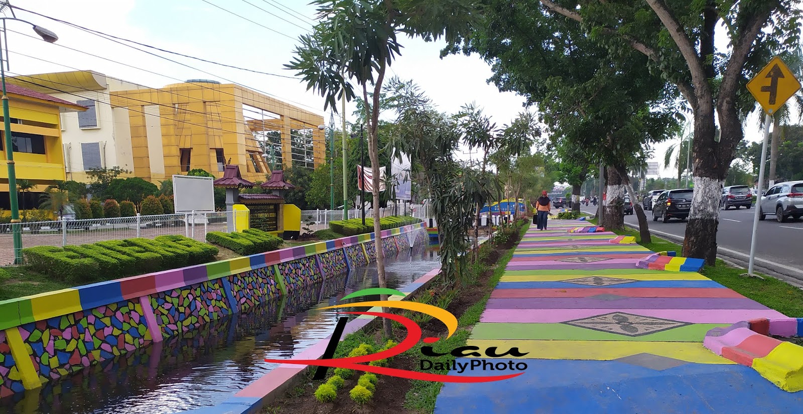 Puluhan Ikan Hidup Di Parit Warna Warni Pekanbaru Riau Daily Photo