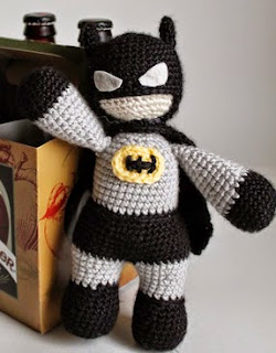 http://translate.googleusercontent.com/translate_c?depth=1&hl=es&rurl=translate.google.es&sl=auto&tl=es&u=http://simplecrochetandcrafts.blogspot.co.uk/2014/06/batman-for-fathers-day-crochet-pattern.html&usg=ALkJrhgG2d1UHPDe0IHYx8y0L1TfYm_Jtw