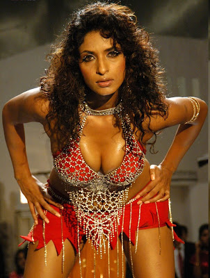 Sandhya Shetty dancing in spicy dress pic 1