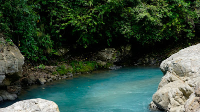 Menjelajahi Keindahan Tersembunyi: Sungai Air Biru di Kota Padang