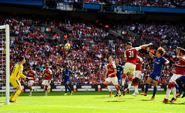 Não é manchete antiga: Chelsea cai diante do Arsenal em Wembley. 