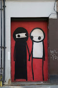 Love this very simple graffiti. Old and red. (dsc )