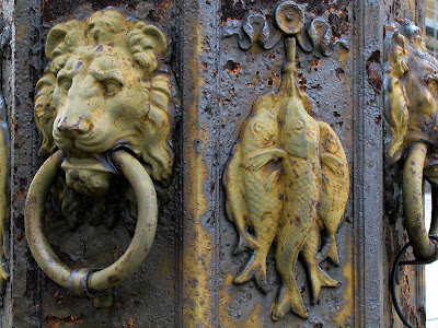 Lion head and fishes, Livorno