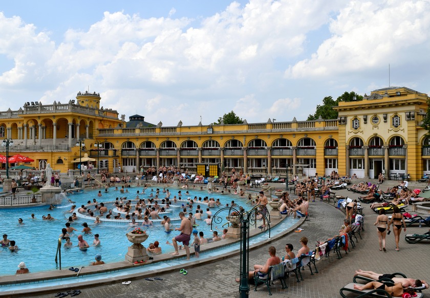 Széchenyi Thermal Bath Budapest Hungary: Is it Worth Visiting? 