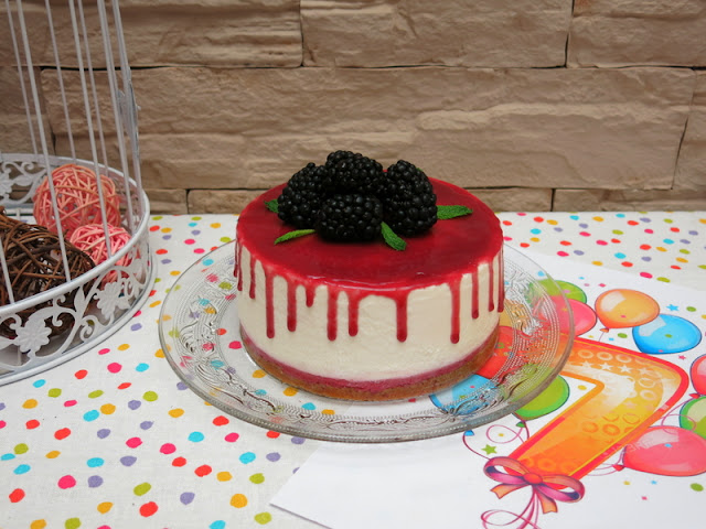 TARTA MOUSSE DE QUESO Y MORAS