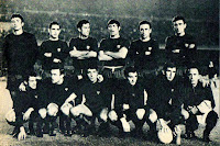 C. F. BARCELONA - Barcelona, España - Temporada 1968-69 - Sadurní, Franch, Torres, Eladio, Rifé, Zabalza; Pellicer, Zaldúa, Martí Filosía, Fusté, Rexach y Ángel Mur (masajista) - C. F. BARCELONA 4 (Martí Filosía, Fusté 3) F. C. COLONIA 1 (Rühl) - 19/04/1969 - Copa de Europa de Campeones de Copa, semifinal, partido de vuelta - Barcelona, Nou Camp - El Barcelona, que había empatado a 2 en la ida, se clasificó para la final de la Recopa, que luego perdió frente al Slovan de Bratislava