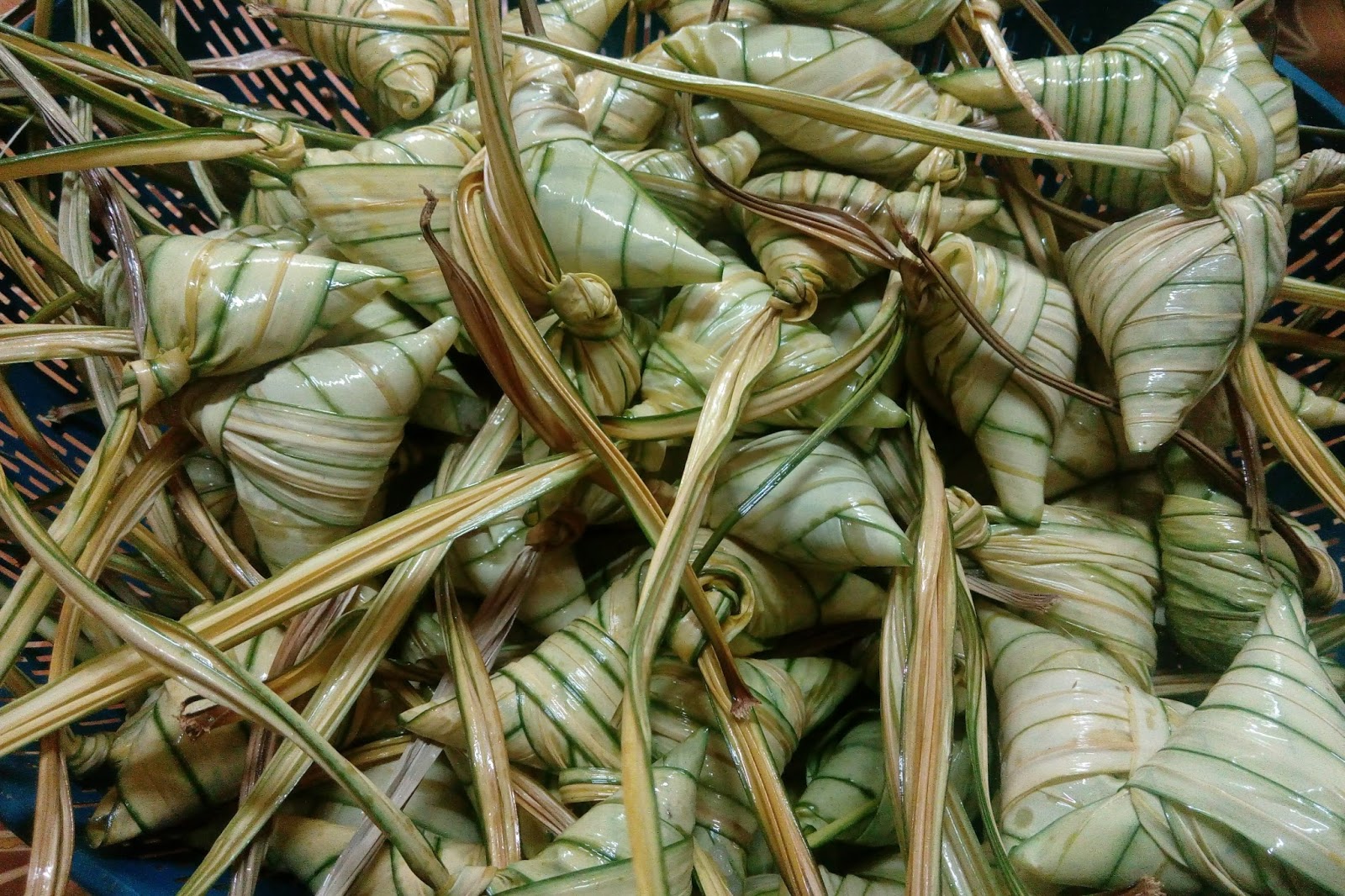 MAKANAN TRADISIONAL YANG WAJIB DI HARI RAYA - Mawardi Yunus