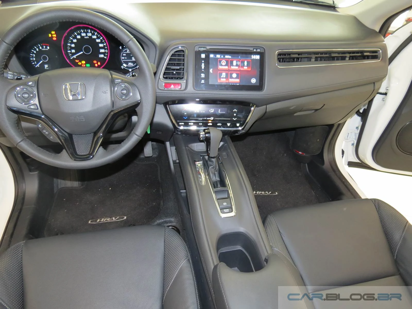 Honda HR-V - interior - painel