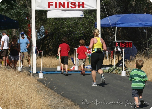 070410finishlinewithboys