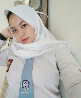 Siswi SMA Cantik Berjilbab