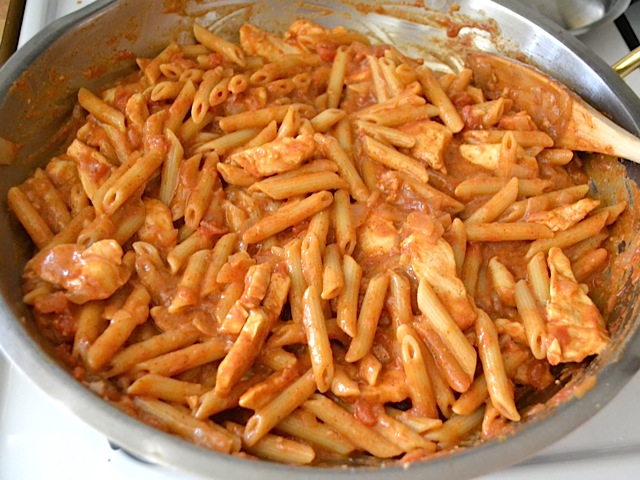 combine sauce pasta chicken