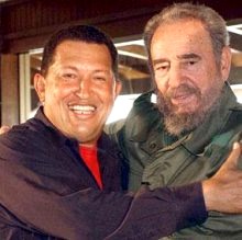 Foto de Hugo Chávez feliz junto a Fidel Castro