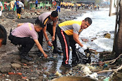 Aksi Nyata Ratusan Personel Polres Batang Berjibaku Bersihkan di Kawasan Pantai