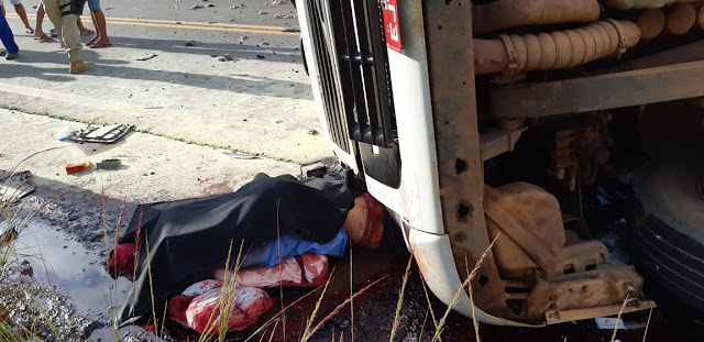 Tragédia! Acidente grave na BR 364 envolvendo carreta mata motorista esmagado! [Imagens Fortes]